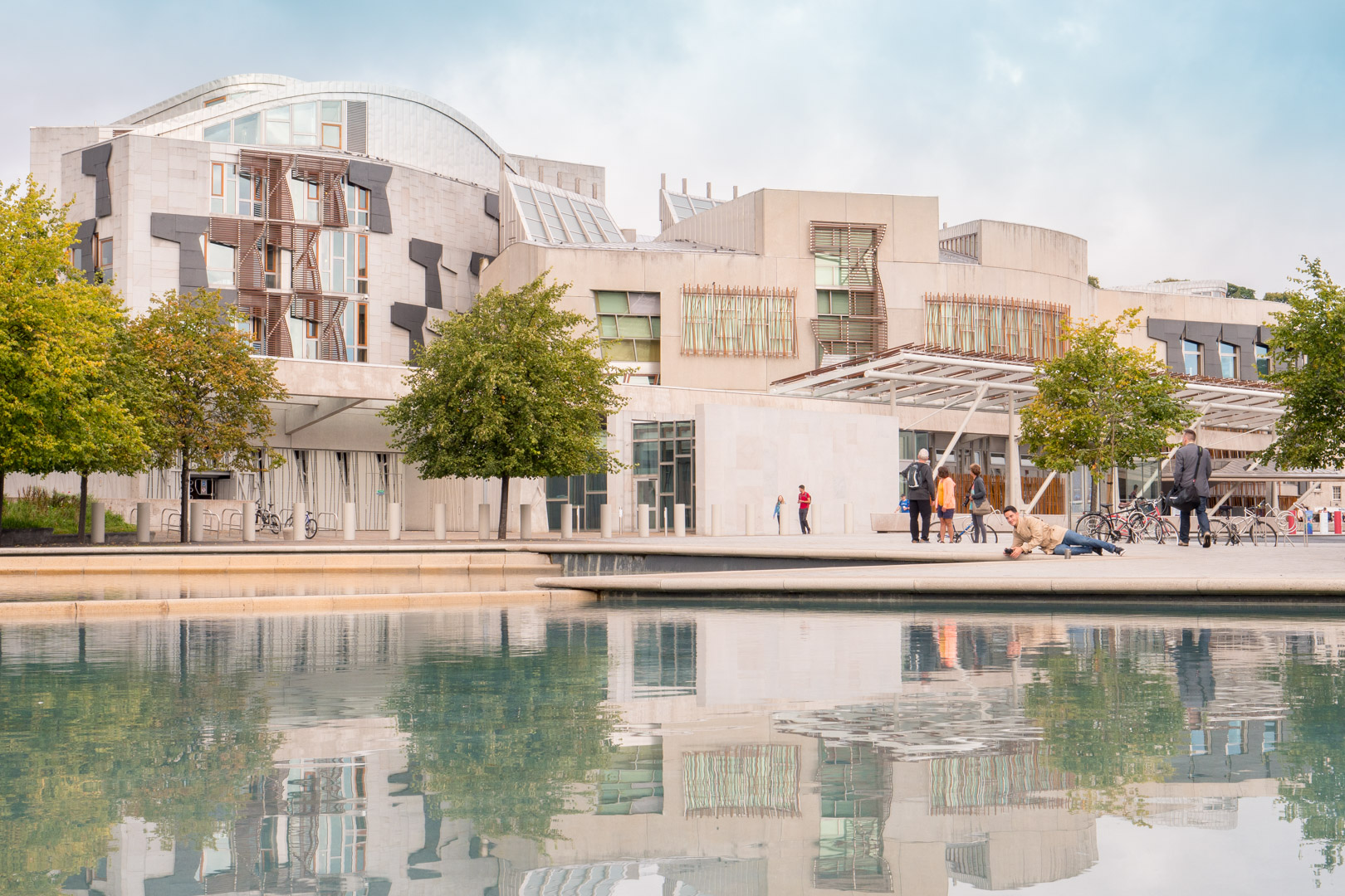 Scottish Parliament, pond